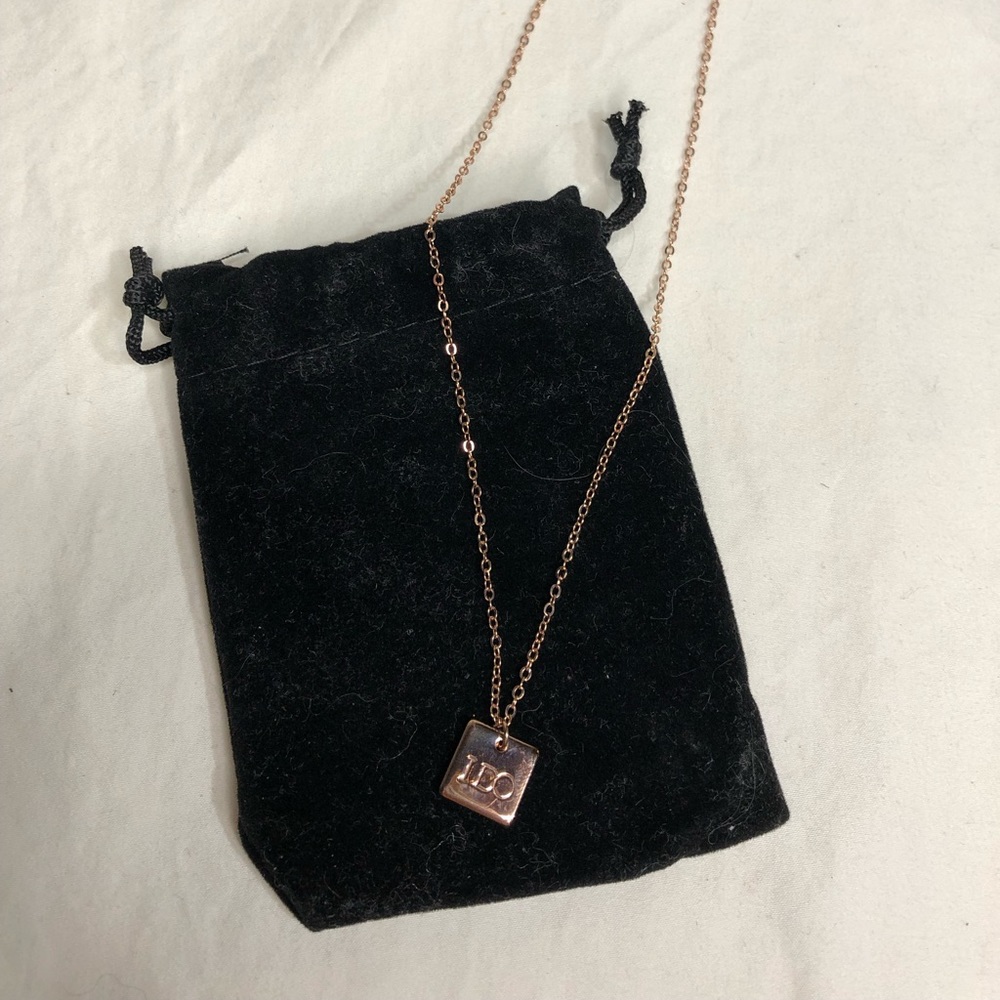 I do gold necklace